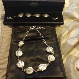 Beautiful unique pearl necklace and matching brace